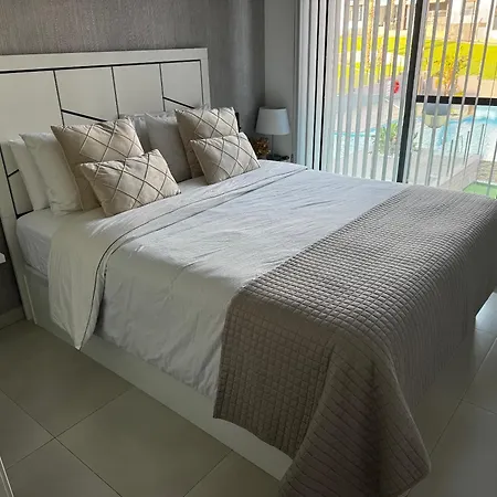 Luxury Penthouse With Private Rooftop Terrace, Pool, Punta Prima, Torrevieja Lägenhet *