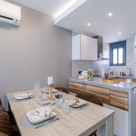 Luxury Penthouse With Private Rooftop Terrace, Pool, Punta Prima, Huoneisto