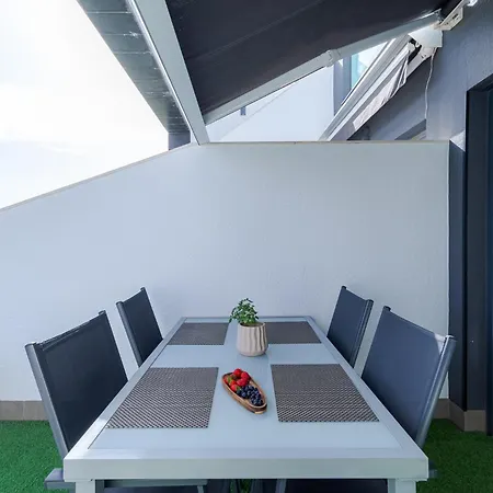 Huoneisto Luxury Penthouse With Private Rooftop Terrace, Pool, Punta Prima, *