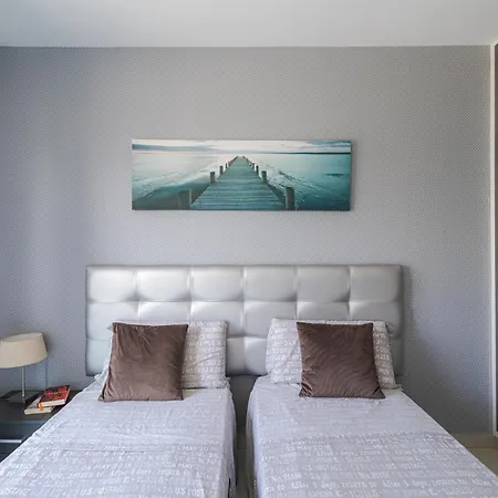 Luxury Penthouse With Private Rooftop Terrace, Pool, Punta Prima, Huoneisto