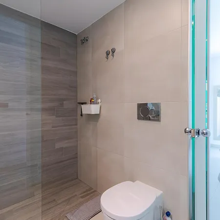 Luxury Penthouse With Private Rooftop Terrace, Pool, Punta Prima, Huoneisto *
