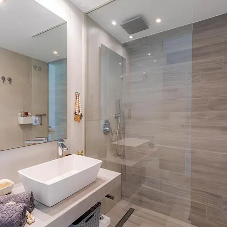 Luxury Penthouse With Private Rooftop Terrace, Pool, Punta Prima, Huoneisto Torrevieja