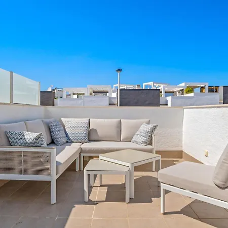 Luxury Penthouse With Private Rooftop Terrace, Pool, Punta Prima, Apartmán